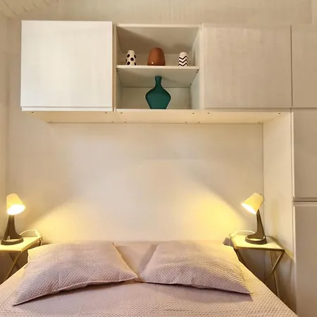 Sur - Cote Pontaillac - Mitoyenne - Piscine Collective *