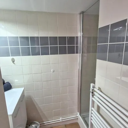 Sur - Côté Pontaillac - Mitoyenne - Piscine Collective